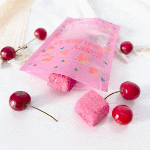 Liofilizuoti vyšnių ir graikiško jogurto kąsneliai Liofilizuoti vyšnių ir graikiško jogurto kąsneliai Liofilizuoti užkandžiai